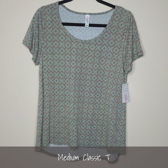 LuLaRoe Classic Tee Medium Green NEW - Picture 1 of 2